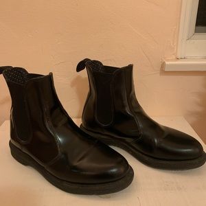 Doc martens size 7 black leather Chelsea boots only worn twice perfect condition